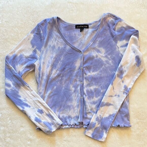 ✨ Social Scene Button Down Long Sleeve Top - Picture 1 of 4